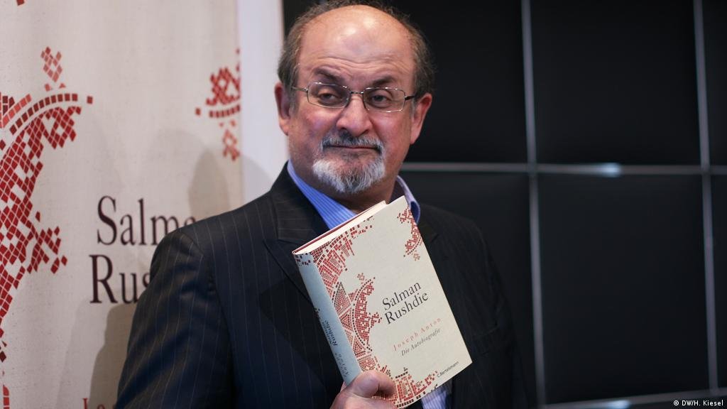 ما هي ديانة سلمان رشدي