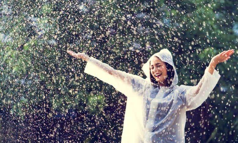 هل نزول المطر في الصيف من علامات الساعة