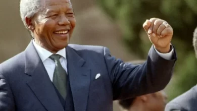 في أي سنة تم تحرير نيلسون مانديلا من السجن؟